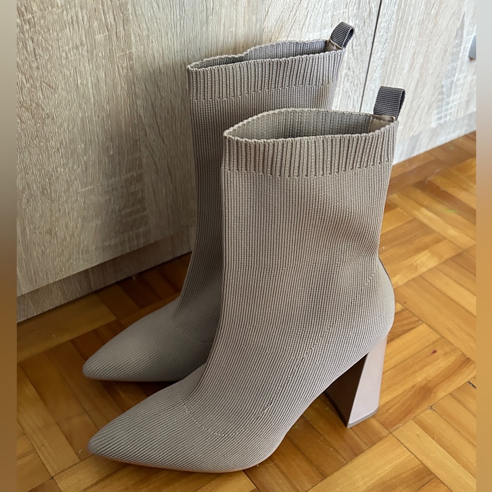 NWOT Elegant Tan Ankle Boots